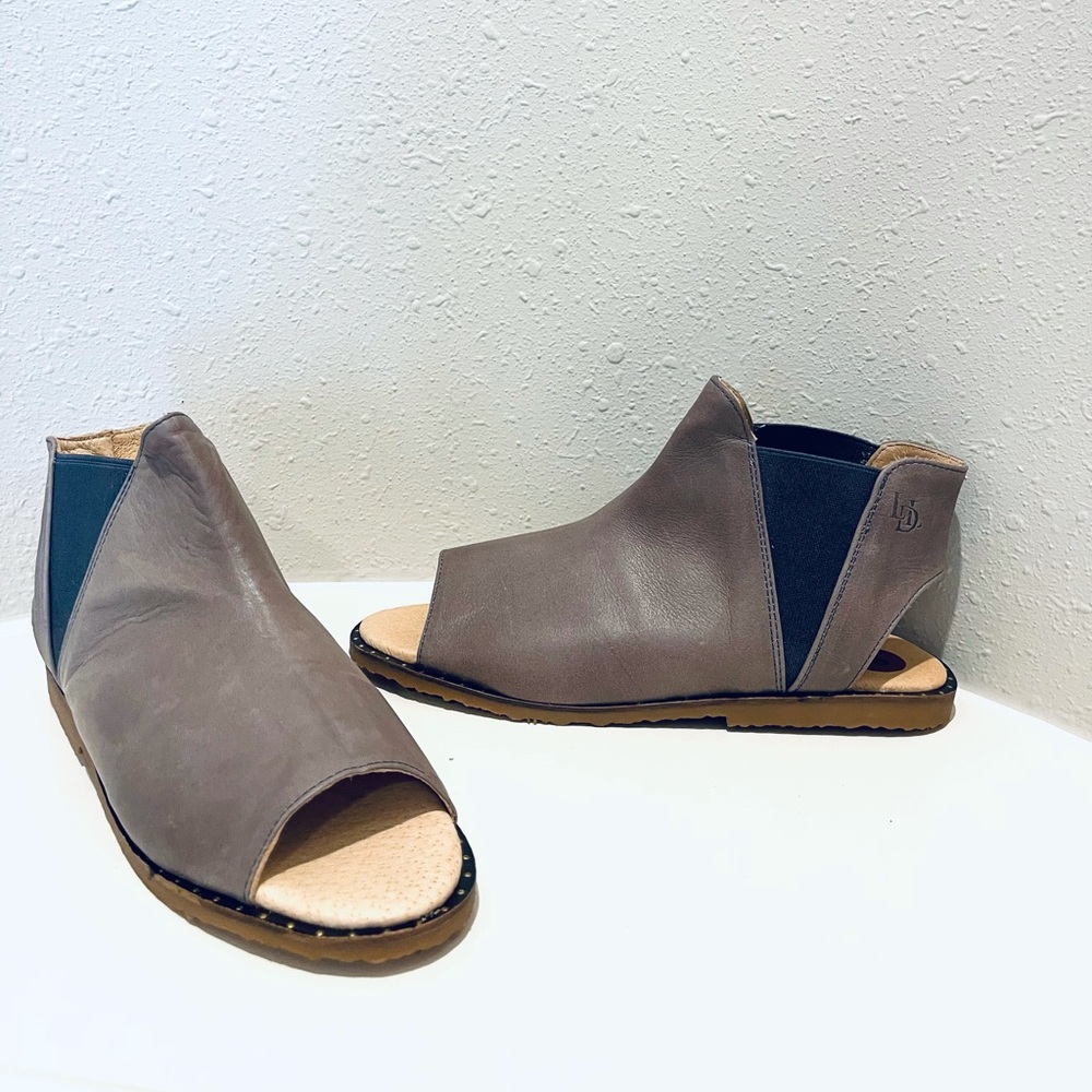 Luxe De Leon Women’s Peep Toe Leather Taupe Booties Size 8 NWT - Picture 3 of 9